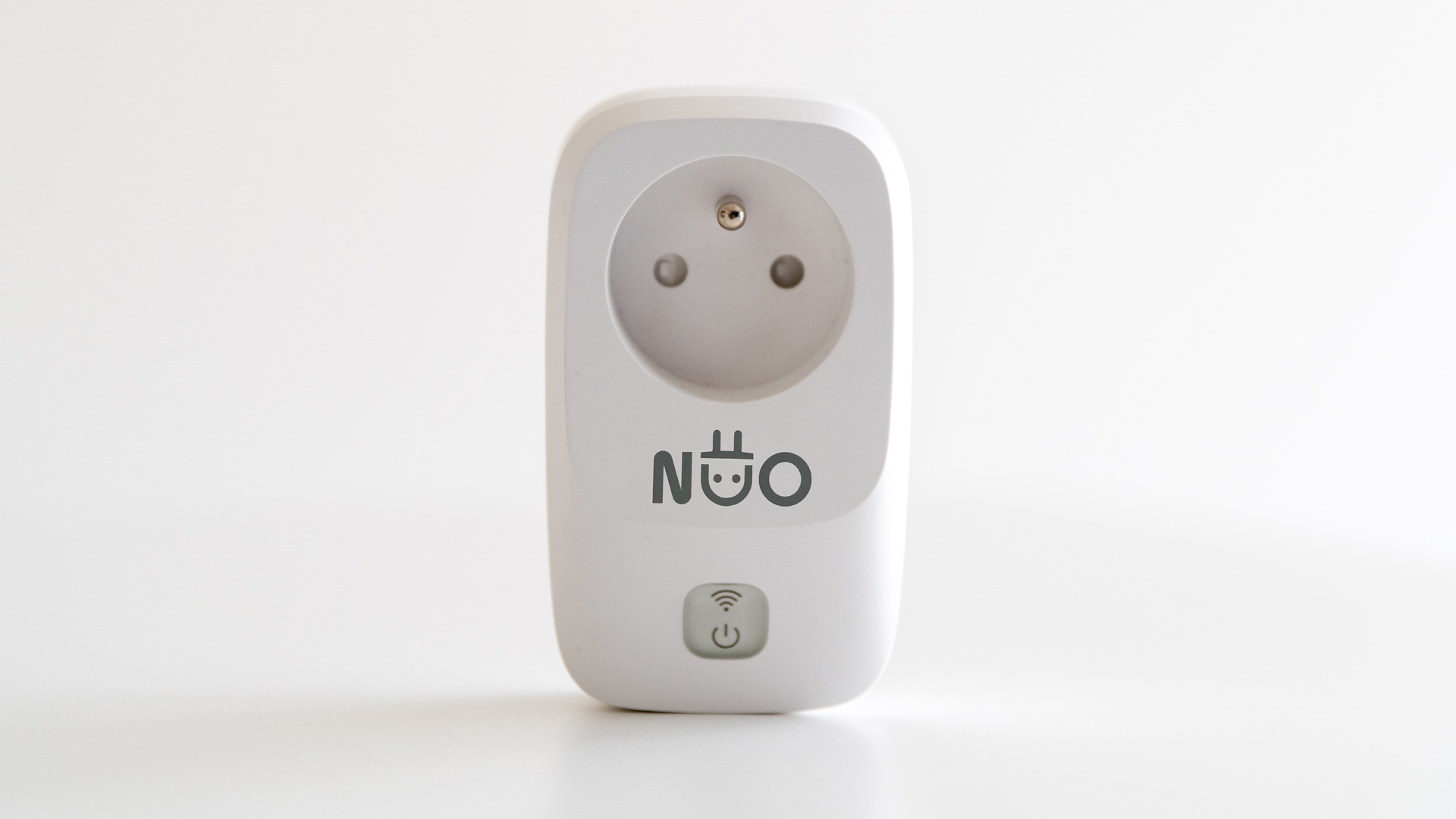 NUO met Logo_2_1920 x 1080 Nuo Slim Stopcontact