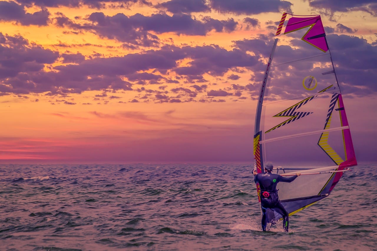 windsurfing-6761758_1280